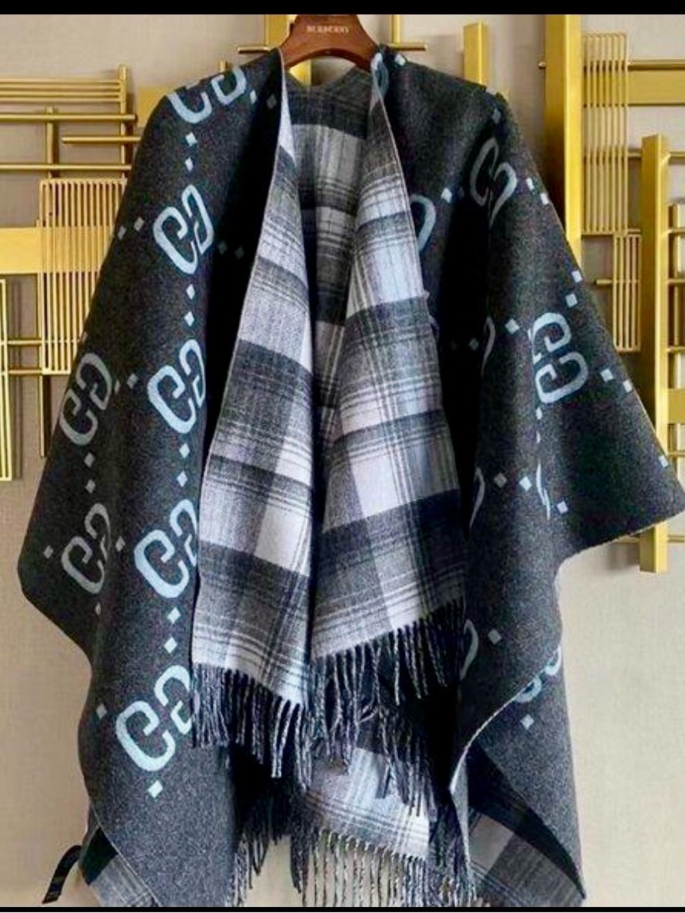 AUTHENTIC GUCCI REVERSIBLE GG WOOL OVERSIZED SHAWL/CAPE/PONCHO - MADE IN ITALY